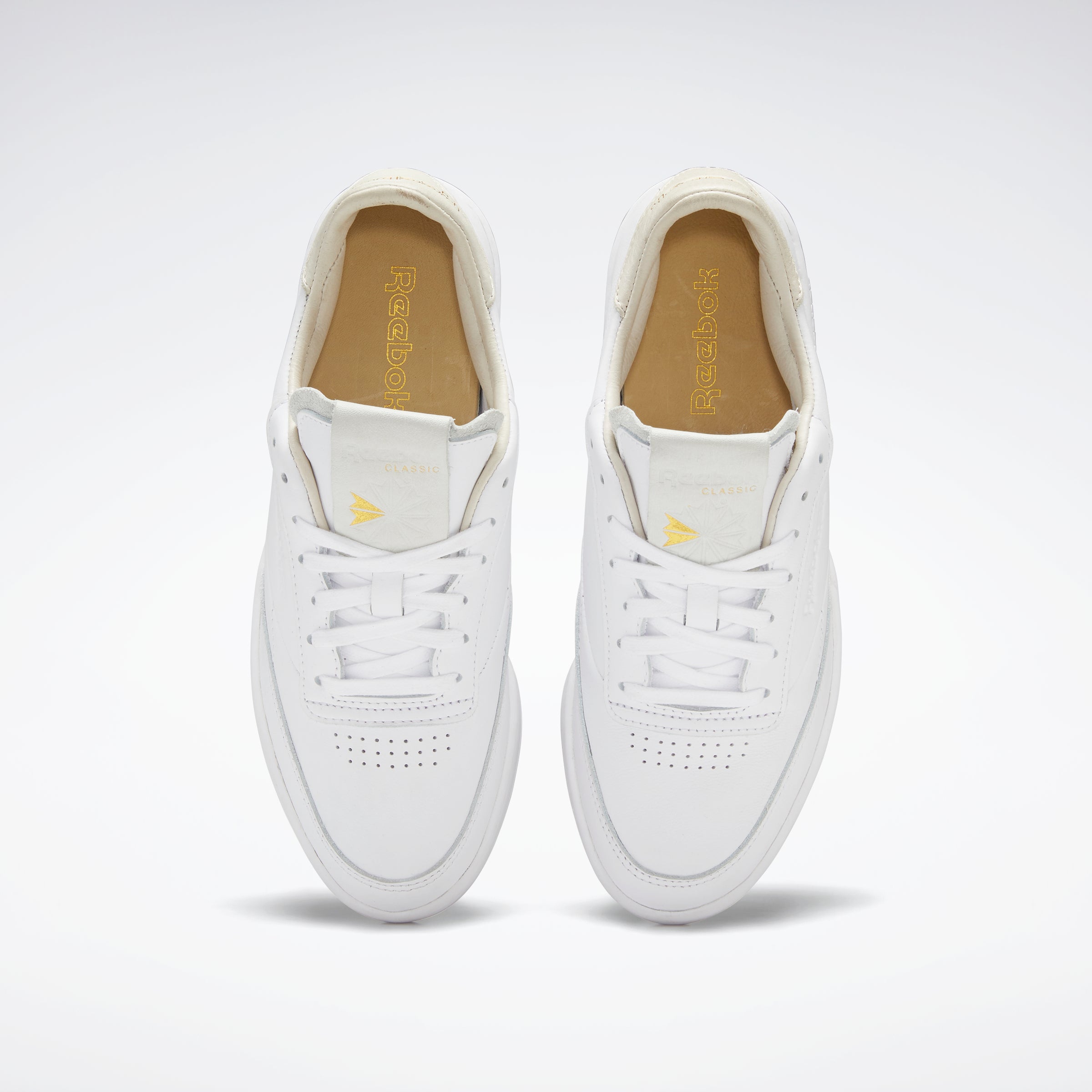 Clean white shop reebok shoes