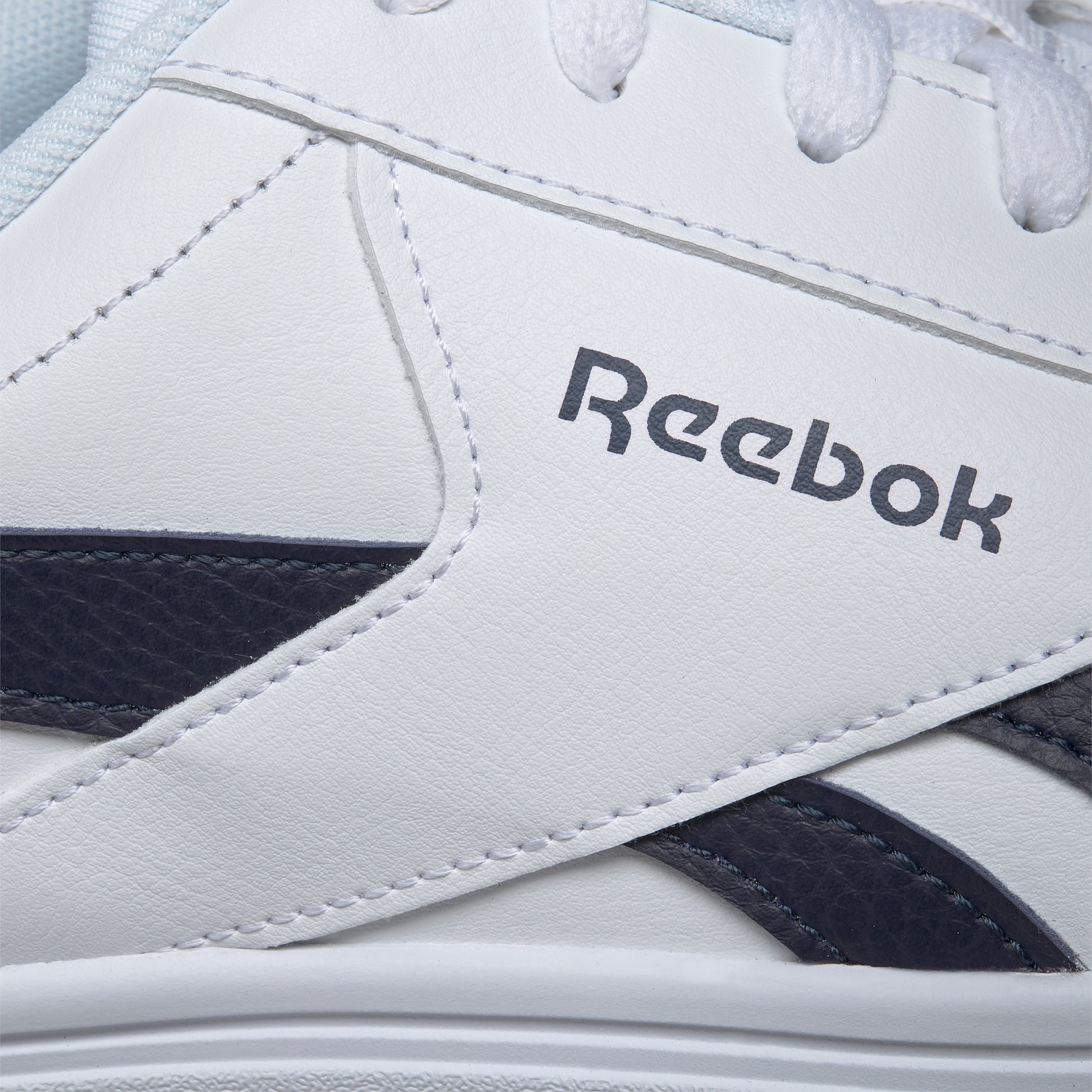 Reebok Royal Complete 3.0 Low Shoes in White / Collegiate Navy